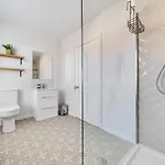 Regatta House * Γουίτμπι