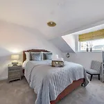 Regatta House *