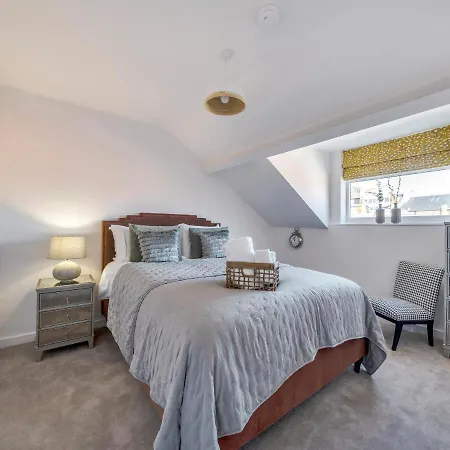 Regatta House *