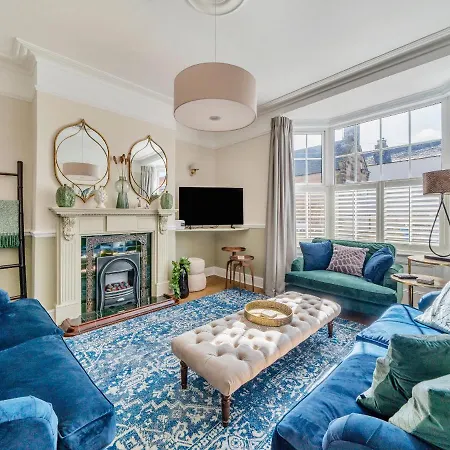 Regatta House Holiday home *