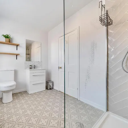 Regatta House * 휫비